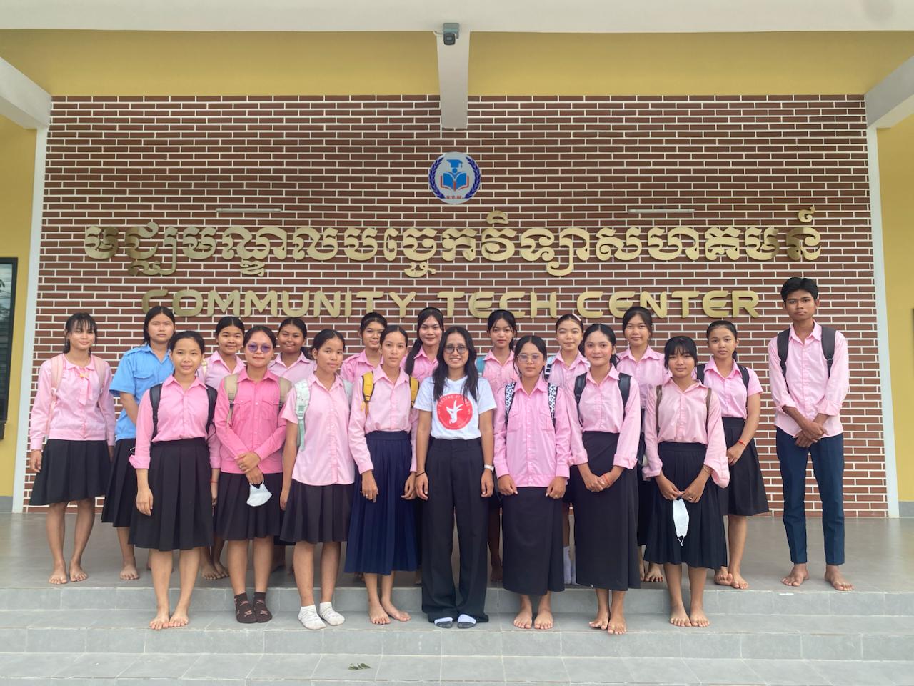 ក្រុមការងារ Sisters of Code បានធ្វើការបណ្ដុះបណ្ដាលនៅមជ្ឈមណ្ឌលបច្ចេកវិទ្យាសហគមន៍ចំនួន ៣ទីតាំង