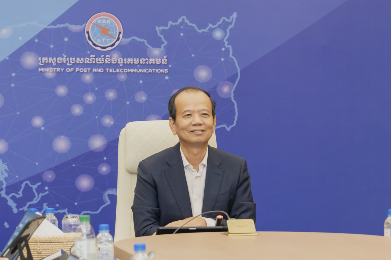 ឯកឧត្តមរដ្ឋមន្រ្តី ជា វ៉ាន់ដេត បានអញ្ជើញចូលរួមពិធីសំណេះសំណាលជាមួយសិស្សថ្នាក់ទី១២ នៅវិទ្យាល័យដែលមានមជ្ឈមណ្ឌលបច្ចេកវិទ្យាសហគមន៍ ចំនួន ១៨ ទីតាំង ក្នុងខេត្តតាកែវ ប្រមាណ ៤ ០០០ នាក់ តាមប្រព័ន្ធវីដេអូ ZOOM