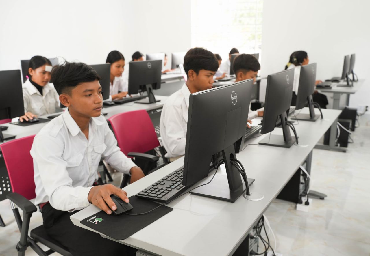 មជ្ឈមណ្ឌលបច្ចេកវិទ្យាសហគមន៍ ជំរុញដល់ការធ្វើបរិវត្តកម្មឌីជីថលទូទាំងប្រទេស